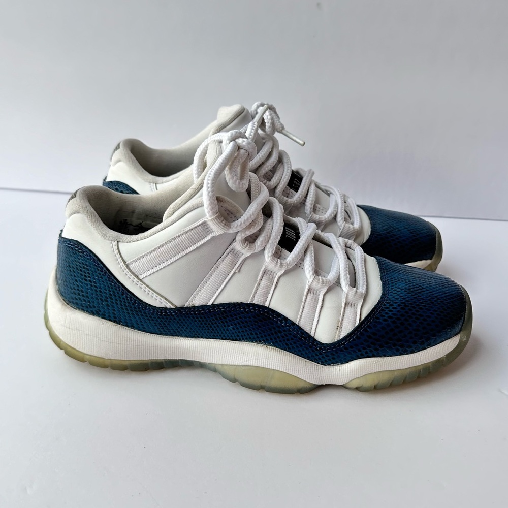 Nike Air Jordan 11 retro low snake youth size 6.5Y